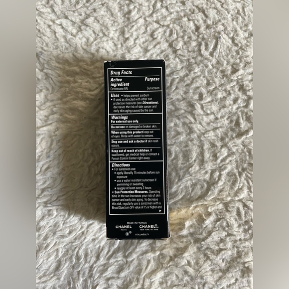 CHANEL Vitalumière SPF 15 Foundation 40 Beige - New - rare find, discontinued - Picture 2 of 16